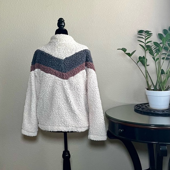 Hem & Thread Ivy Chevron Sherpa Half-Zip Pullover - Picture 4 of 10